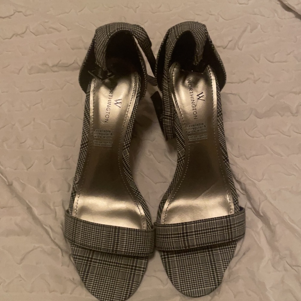 Heels - Picture 2 of 4